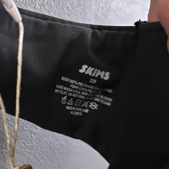 Skims Fits Everybody Push Up Bra - Picture 3 of 4